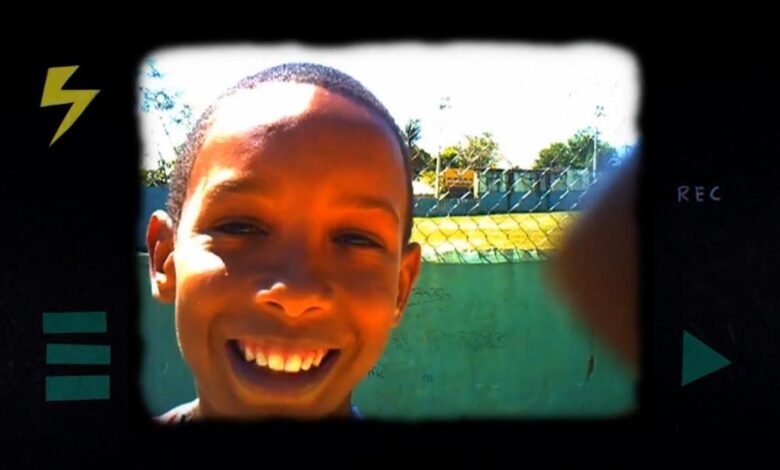 Se descuida la ciudad de azúcar dominicana, ya que parece a través de los ojos locales de 12 años Se descuida la ciudad de azúcar dominicana, ya que parece a través de los ojos locales de 12 años