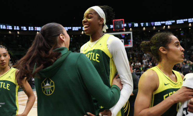 Imágenes de Play -Ff WNBA: clasificación, horarios como Storm Clinch Final, Retiración de chispa