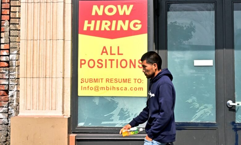 Estados Unidos agregó solo 22,000 empleos el mes pasado: NPR Estados Unidos agregó solo 22,000 empleos el mes pasado: NPR