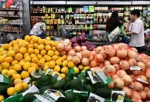 La inflación aumentó en agosto debido al precio del comestibles y al aumento del precio del gas: NPR