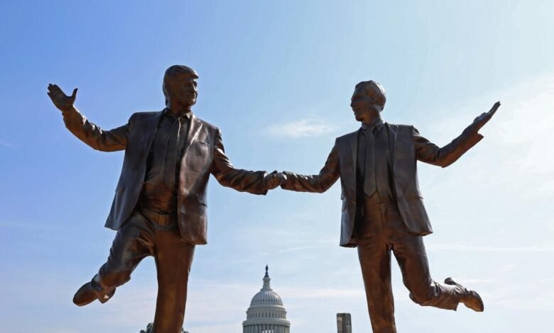 Trump y Epstein han sido negados después de la eliminación de la restauración de las estatuas