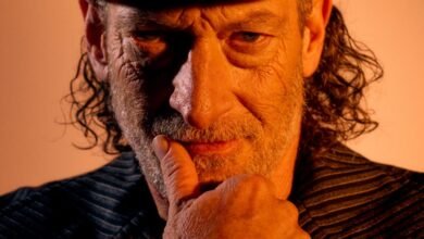 Troy Kotsur quiere mostrarle que se intimida en el ‘Black Rabbit’ de Netflix
