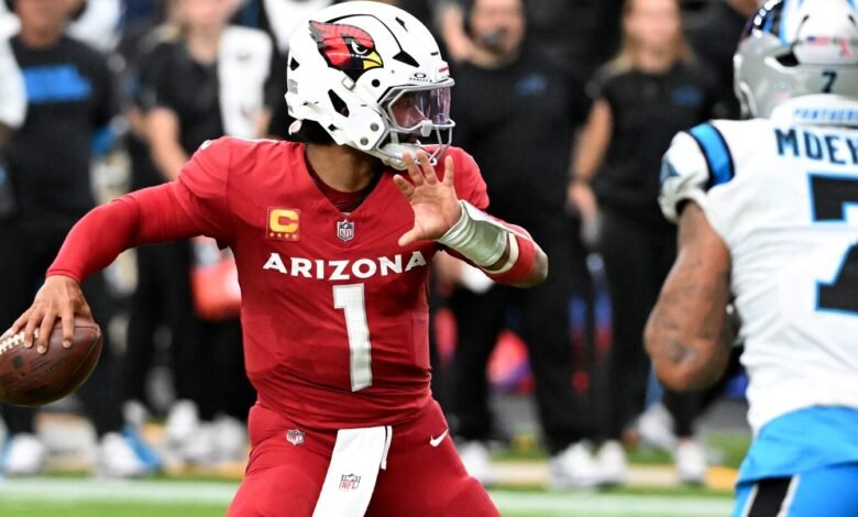 Kyler Murray se disculpó por publicar fotos en Michael Vick Jersey, con Bulldog Kyler Murray se disculpó por publicar fotos en Michael Vick Jersey, con Bulldog