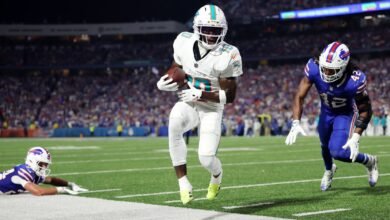Tyreek Hill falló la práctica el sábado, se espera jugar el lunes.