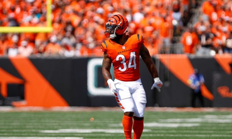 Informe: Samaje Perine no está excluida en la Semana 4 después de una lesión en el pulgar