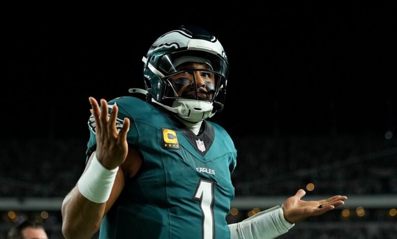 Jalen Hurs anotó el segundo gol cuando el águila forzó a los Cowboys 14-14 Jalen Hurs anotó el segundo gol cuando el águila forzó a los Cowboys 14-14
