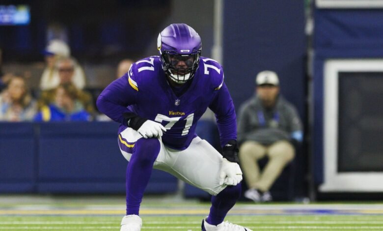 Christian Darrisaw Full, Andrew Van Ginkel Limited en la práctica de Vikings