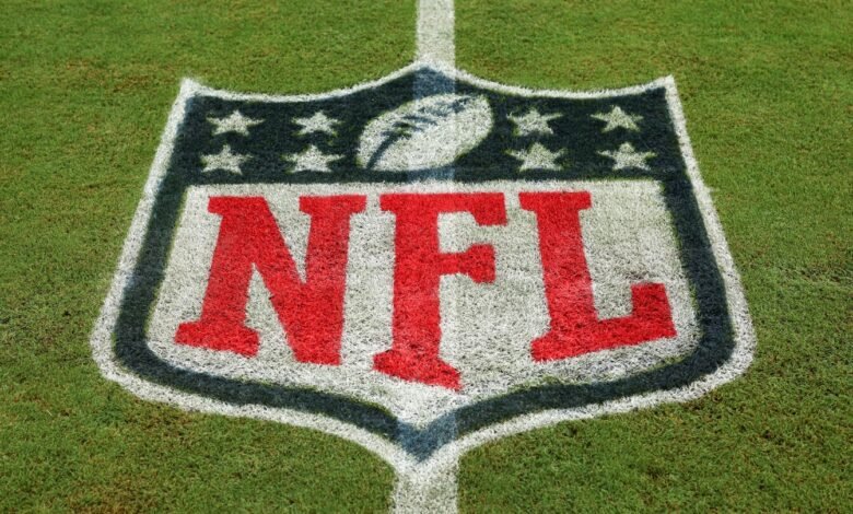 NFL expande su influencia de comunicación al hacer muchas transacciones con las compañías de comunicación