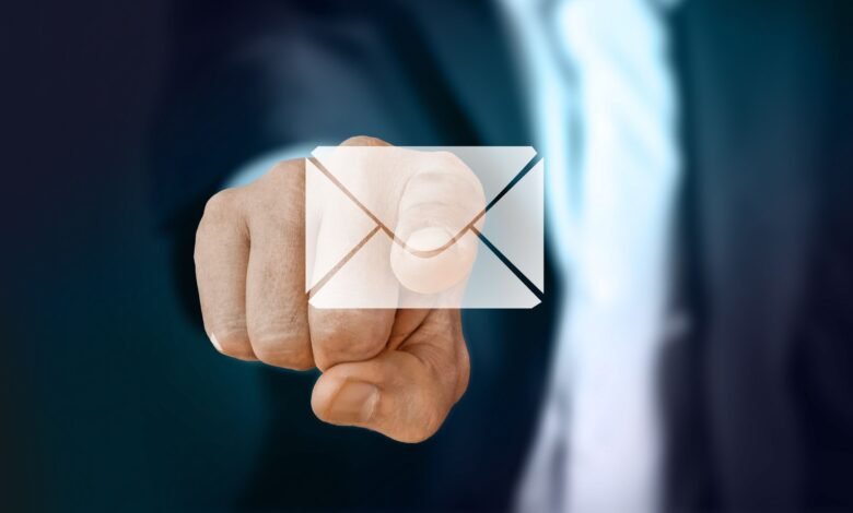 Cibernes Crooks ahora usan reclamos falsos de derechos de autor con trucos de IA para difundir un nuevo malware en sitios, aplicaciones y plataformas sociales