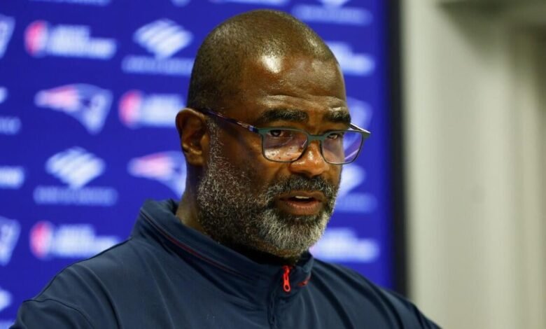El coordinador de defensa de los Patriots Terrell Williams retrocedió del equipo antes del partido de 2 semanas contra Dolphins