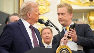 El equipo de Trump sigue publicando retratos de IA de él. Seguimos haciendo clic