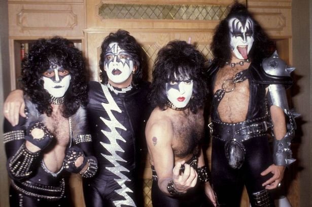 El guitarrista de KISS Ace Frehley ‘con soporte vital’ días después del trágico accidente de Gene Simmons El guitarrista de KISS Ace Frehley ‘con soporte vital’ días después del trágico accidente de Gene Simmons