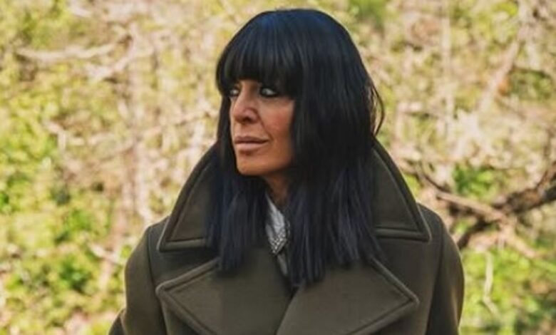 El abrigo caqui ‘bonito’ de Claudia Winkleman de Celebrity Betrayal es una compra obligada para el otoño El abrigo caqui ‘bonito’ de Claudia Winkleman de Celebrity Betrayal es una compra obligada para el otoño