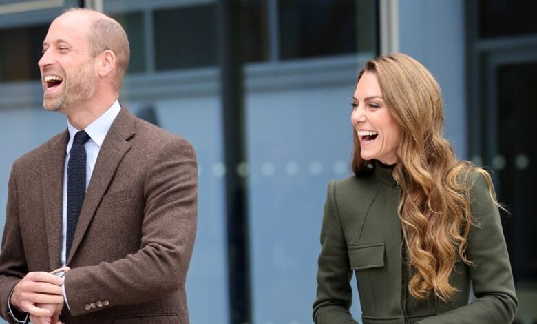 Él y el príncipe William viajaron al camión de bomberos mientras Kate negaba la solicitud intelectual. Él y el príncipe William viajaron al camión de bomberos mientras Kate negaba la solicitud intelectual.