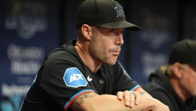 El nombre Rangers Skip Schumaker es el nuevo gerente: el ex gerente del año de la LLA cambia de la oficina anterior a la banca