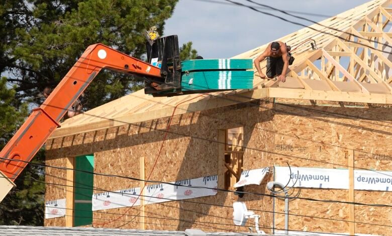 Ottawa publica un catálogo de planos de viviendas para ayudar a aliviar la crisis inmobiliaria de Canadá. Ottawa publica un catálogo de planos de viviendas para ayudar a aliviar la crisis inmobiliaria de Canadá.