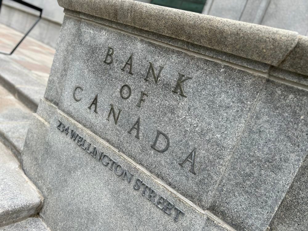 El Banco de Canadá puede recortar las tasas al 2,25%, pero más que eso es dudoso dado que la inflación es persistente, dicen los economistas.