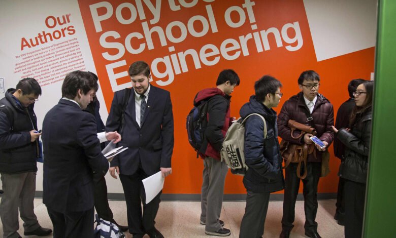 La desaceleración del mercado laboral de la universidad es muy recientemente.