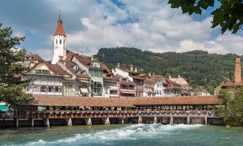 Suiza recorta su previsión de PIB porque los aranceles de Trump perjudican su economía Suiza recorta su previsión de PIB porque los aranceles de Trump perjudican su economía