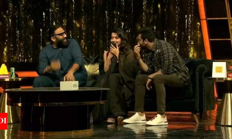 Lo que está sucediendo, cuando Ranbir Kapoor Rashmika sonrojó a Mandanna cuando le dijo que llamara a Vijay Devirakonda mientras promocionaba al animal. Noticias de la película Telugu