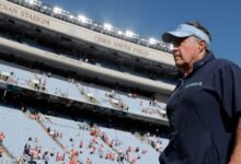 Bill Belichick en el curso como UNC Fleunders Again