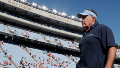 Bill Belichick en el curso como UNC Fleunders Again