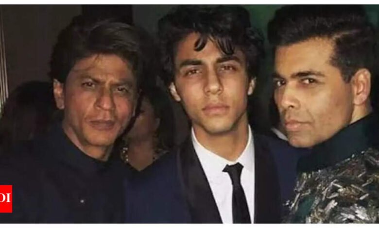 Shah Rukh Khan y Aryan Khan son similares a Karan Johar: ‘Ambos están locos, iguales, locos, exhaustos …’.