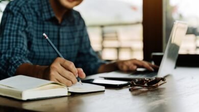 Cómo crear una lista de medios como un publicista (sin pagarle)