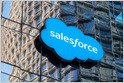 Marc Benioff dice que Salesforce está ahorrando alrededor de 100 millones de dólares al año mediante el uso de herramientas de inteligencia artificial en sus operaciones de servicio al cliente (Brody Ford/Bloomberg)