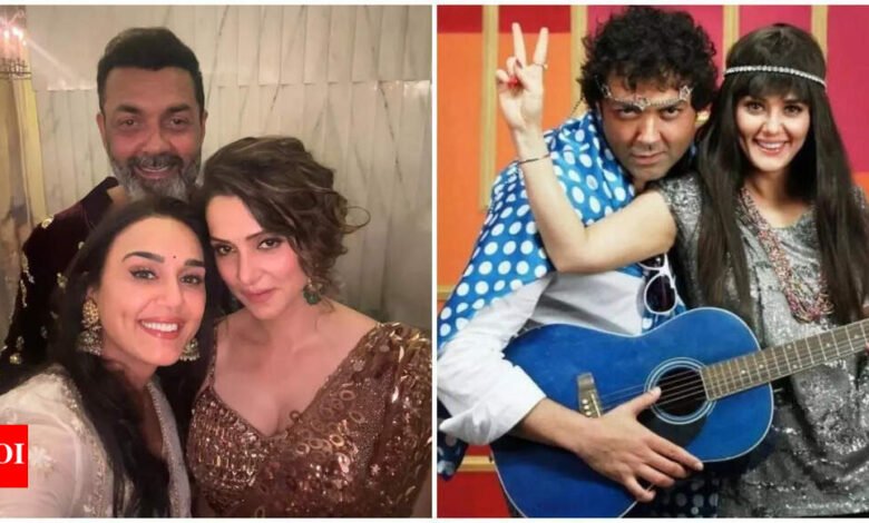 Bobby Deol y Tania recordaron ‘Third Wheel’ durante su luna de miel en el Pretty Soluer Soldier Shoot. Bobby Deol y Tania recordaron ‘Third Wheel’ durante su luna de miel en el Pretty Soluer Soldier Shoot.