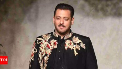 Salman Khan se reunió con Sushmita Sen cuando se volvió espectacular para celebrar los 35 años de Vikram Fadnis.