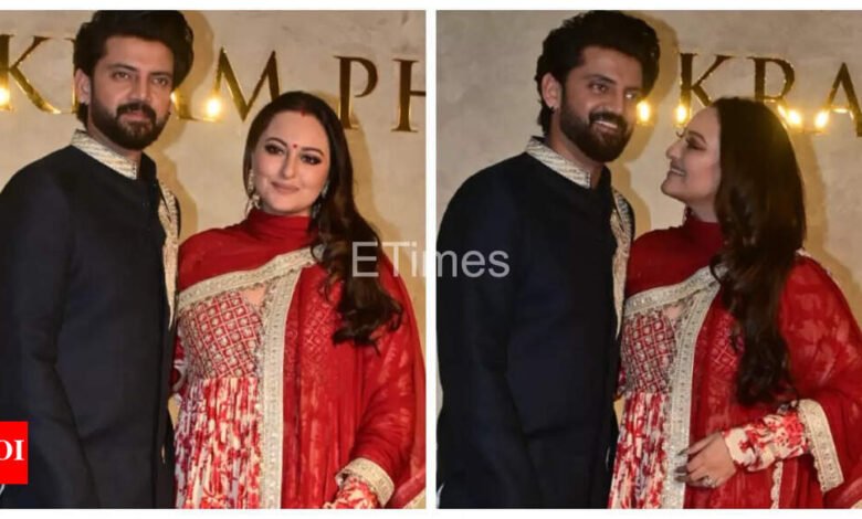 Sonakshi Sinha quemó los rumores de embarazo mientras mantenía su estómago cubierto mientras posaba con Zaheer Iqbal en el desfile de modas de Vikram Fadnis. Noticias de películas hindi Sonakshi Sinha quemó los rumores de embarazo mientras mantenía su estómago cubierto mientras posaba con Zaheer Iqbal en el desfile de modas de Vikram Fadnis. Noticias de películas hindi