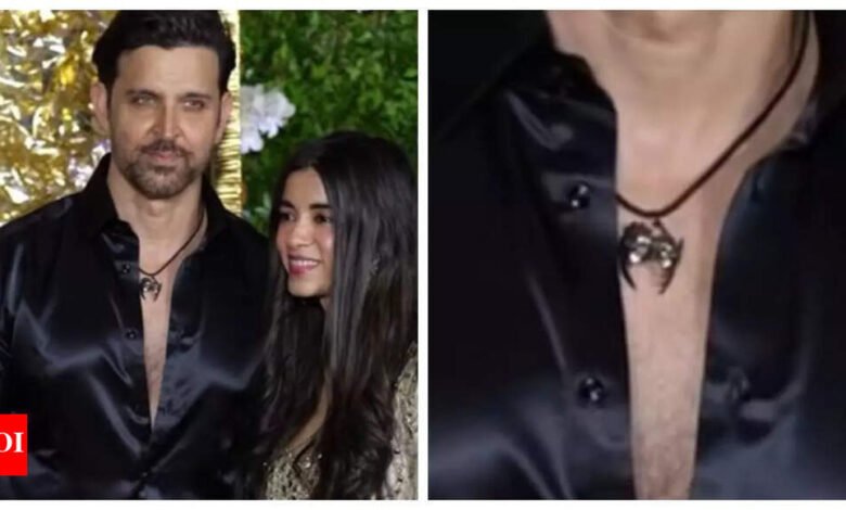 Hrithik Roshan revive el rumor de ‘Krrish 4’; Use colgantes de máscaras icónicas en la fiesta de Diwali – FOTOS | Hrithik Roshan revive el rumor de ‘Krrish 4’; Use colgantes de máscaras icónicas en la fiesta de Diwali – FOTOS |