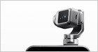Honor muestra el “Teléfono Robot”, con una cámara montada en un cardán habilitada para IA que se despliega desde la parte posterior del teléfono y puede capturar fotos y videos en cualquier dirección (Dominic Preston/The Verge)