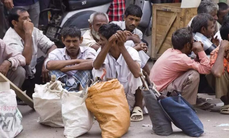 La tasa de desempleo de la India aumentó al 5,2% en septiembre. Esto fue impulsado por la pérdida de empleos rurales. La tasa de desempleo de la India aumentó al 5,2% en septiembre. Esto fue impulsado por la pérdida de empleos rurales.