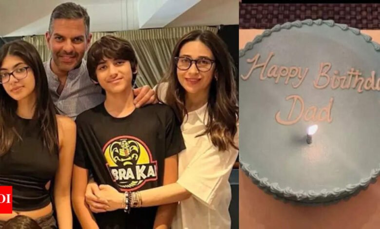 Los hijos de Karisma Kapoor celebran el aniversario del nacimiento de Sanjay Kapoor en medio de una batalla legal por su propiedad de 30.000 millones de rupias, Kareena Kapoor dice: ‘Papá te está protegiendo’ | noticias de películas hindi Los hijos de Karisma Kapoor celebran el aniversario del nacimiento de Sanjay Kapoor en medio de una batalla legal por su propiedad de 30.000 millones de rupias, Kareena Kapoor dice: ‘Papá te está protegiendo’ | noticias de películas hindi