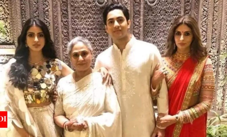 Jaya Bachchan dice que su nieto Agastya Nanda no seguirá a la manada, mientras llega el tráiler de ‘Ikkis’: ‘Ninguno de sus padres es actor’ | noticias de películas hindi Jaya Bachchan dice que su nieto Agastya Nanda no seguirá a la manada, mientras llega el tráiler de ‘Ikkis’: ‘Ninguno de sus padres es actor’ | noticias de películas hindi