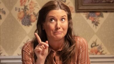 La primera boda de Georgie y Mandy presenta al nuevo novio de Mary, y no puedo evitar notar que se parece a un personaje joven de Sheldon. La primera boda de Georgie y Mandy presenta al nuevo novio de Mary, y no puedo evitar notar que se parece a un personaje joven de Sheldon.