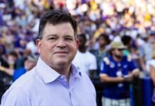 Woodward fue destituido como director atlético de LSU en medio de críticas de Landry