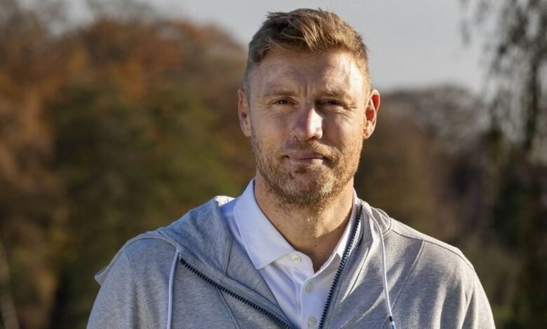 El hijo de Freddie Flintoff, de 2 años, no se acerca a él después del horrible accidente de Top Gear El hijo de Freddie Flintoff, de 2 años, no se acerca a él después del horrible accidente de Top Gear