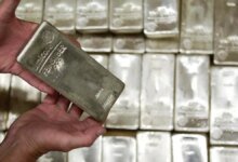 La plata se dispara a un máximo histórico de 53 dólares la onza a medida que aumenta la escasez de suministro en todo el mundo