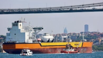 El déficit comercial casi se duplicó en septiembre a medida que se redujeron las exportaciones de servicios.