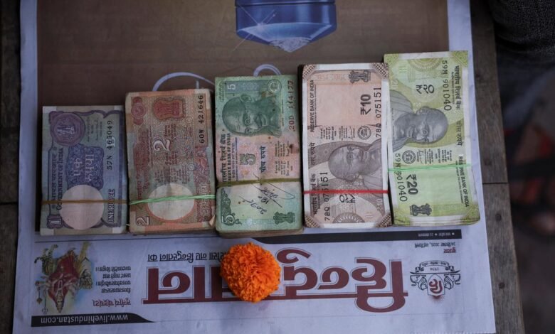 Rupee aumenta 2 paise a 88.75 frente al dólar estadounidense en el comercio temprano