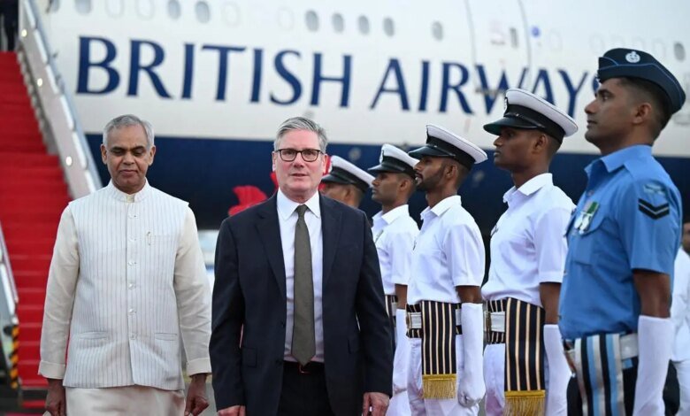 El primer ministro del Reino Unido, Keir Starmer, llegó a Mumbai para visitar dos días para aumentar el comercio de inversiones de acuerdo con los acuerdos comerciales.