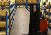 El oro supera los 4.000 dólares a medida que los inversores huyen a lugares seguros en medio de la agitación política en Estados Unidos.
