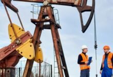Los futuros del petróleo crudo suben gracias a los datos de oferta y las perspectivas de la OPEP+