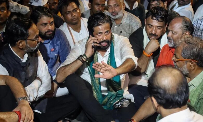 El gobierno de Maharashtra ha decidido renunciar a las exenciones de préstamos agrícolas antes del 30 de junio. El gobierno de Maharashtra ha decidido renunciar a las exenciones de préstamos agrícolas antes del 30 de junio.