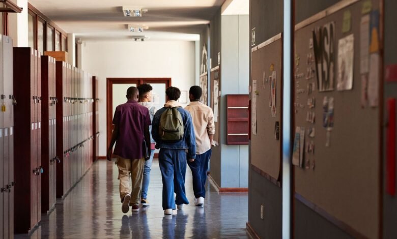 Un niño de 11 años es la presunta víctima de una agresión transfóbica en una escuela secundaria de Massachusetts Un niño de 11 años es la presunta víctima de una agresión transfóbica en una escuela secundaria de Massachusetts