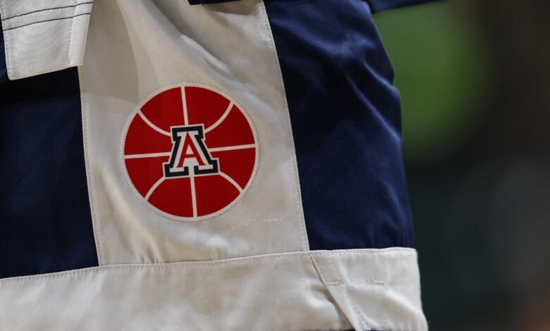 Cómo Bryce James actuó en el escaparate azul rojo de Arizona mientras Rob Gronkowski se adapta a