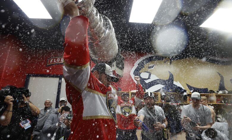 Los Panthers muestran anillos de la Copa Stanley en video, fotos después de ganar títulos consecutivos Los Panthers muestran anillos de la Copa Stanley en video, fotos después de ganar títulos consecutivos